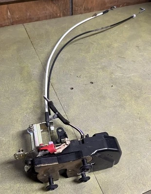 05 Chrysler Pacifica Door Latch Assembly  Front Left Driver - Image 1 of 4