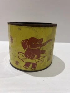 Vintage Jumbo Elephant Tin Yellow Oval Snowflake Biscuit Tin c1950s - Picture 1 of 8