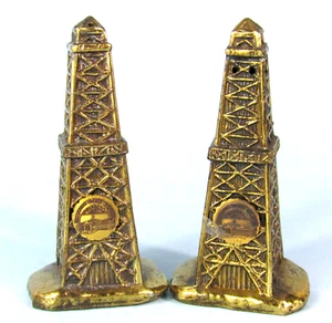 DE COLECCIÓN METAL OKLAHOMA OIL DERRICKS SALEROS Y PIMENTEROS EDIFICIOS DE RECUERDO - Imagen 1 de 8