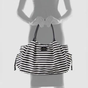 NWT Kate Spade Stevie Baby Bag Tote Nylon Classic Black White Stripe Diaper NEW - Imagen 1 de 11