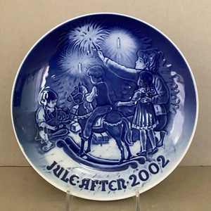 2002 Bing & Grondahl B&G Christmas Plate ~ Christmas Eve ~ Jule Aften - Picture 1 of 12