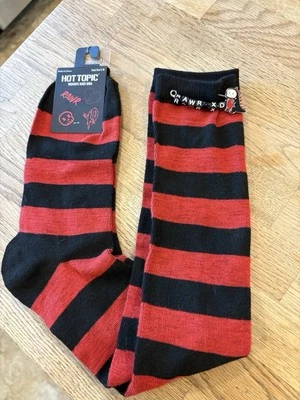 HOT TOPIC Alfileres de seguridad para mujer hasta la rodilla rojo negro a rayas Rawr-XD TALLA 5-10 Foto 1 de 4