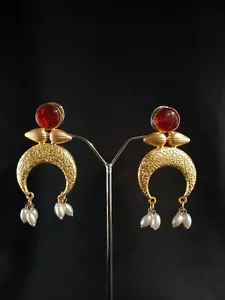 Elegantes Pendientes Color Dorado con Piedra Roja y Perla Gota para Mujer y Niña - Imagen 1 de 10