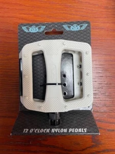 SE Bikes 12 O'clock Platform Pedals 9/16 White Plastic PD 11 - Picture 1 of 2
