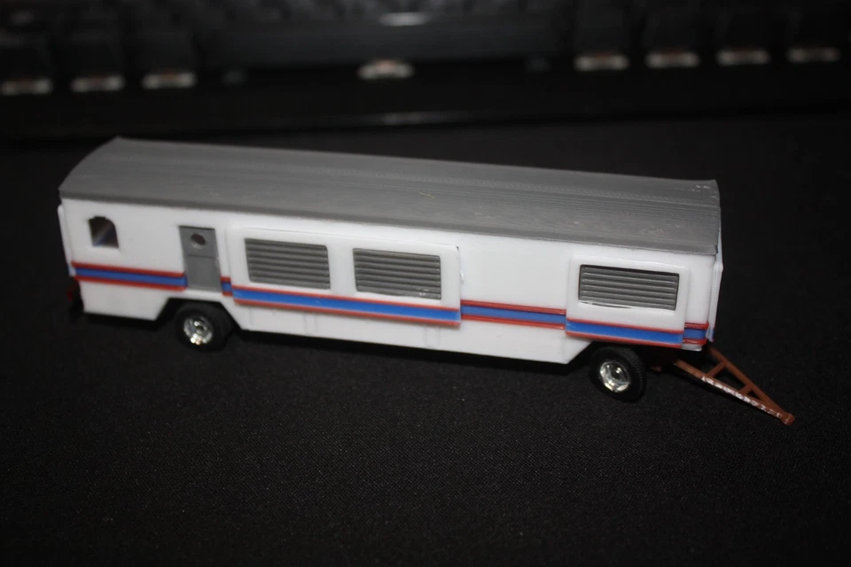 Fairground Caravan Kit Track H0 1:87 - Image 1 of 4