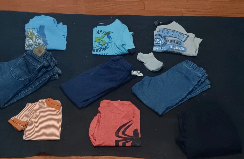 Lote Ropa Niño HuGe Talla 5T Foto 1 de 4