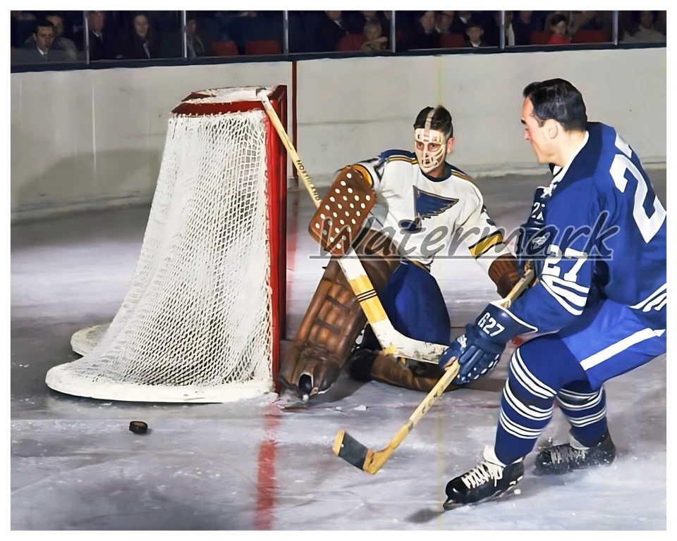 NHL 1967 St. Louis Blues Goalie Seth Martin vs Frank Mahovlic Leafs 8 X 10 Photo - Image 1 of 1