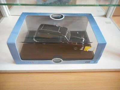 Oxford Daimler DS420 Hearse en noir au 1:43 en boîte - Photo 1/2