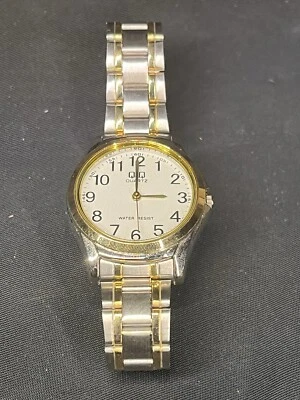 GOLD & SILVER TONE Q & Q WATCH NEEDS BATTERY  - Image 1 of 4