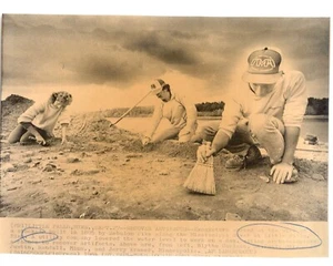 ARCHEOLOGISTS Uncover Zebulon Pike & Artifacts MINNESOTA 1984 Press LaserPhoto - Picture 1 of 2