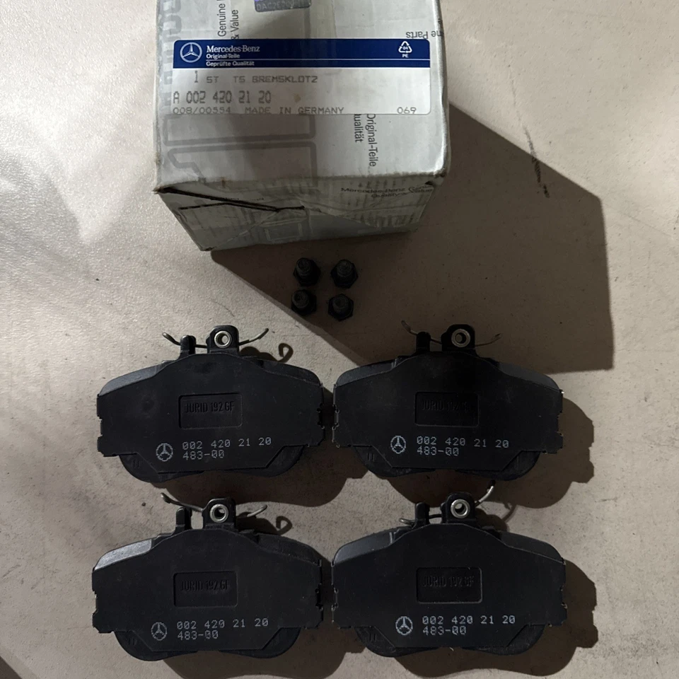 NEW OEM Genuine Mercedes Benz FRONT Brake Pads 94-96 C220, 97-98 C230,94-95 C280 - Image 1 of 3