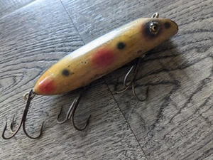 Vintage South Bend BASS ORENO Strawberry Pattern & Glass Eyes Wood Fishing Lure - Picture 1 of 9