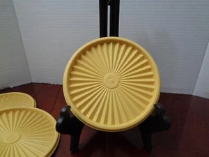 Tapa de repuesto Tupperware vintage 808 - Servalier redondo oro amarillo 6 1/2 pulgadas - Imagen 1 de 4