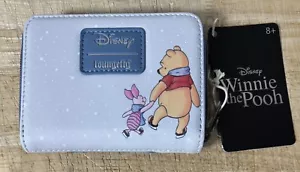Portafoglio Loungefly Disney Winnie The Pooh Pattinaggio su Ghiaccio Globo di Neve Zip NUOVO - Foto 1 di 4