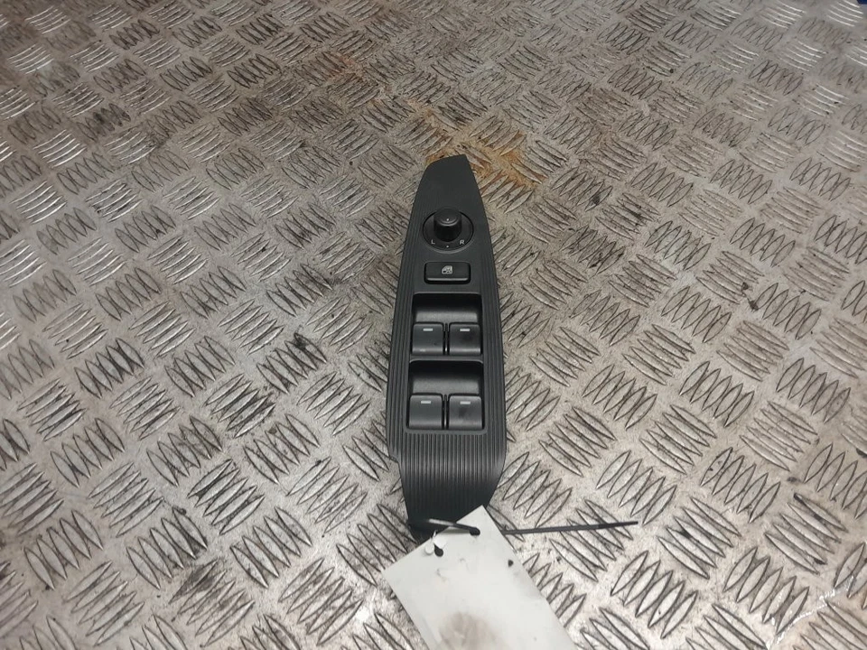 MAZDA CX-5 D ELECTRIC WINDOW SWITCH (FRONT DRIVER SIDE) ESTATE 5AB008EB08 12-17 - Image 1 of 4