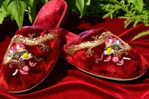 Vintage Embroidered Velvet Slippers (39) with Dragon Design - Picture 1 of 7