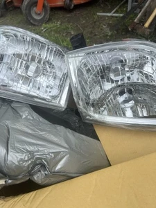 2000-2004 Toyota Tundra headlights ￼ - Picture 1 of 7