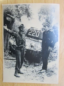 Foto Original Segunda Guerra Mundial Soviético T-34 Alemán Trofeo Tanque Hombre - Imagen 1 de 2
