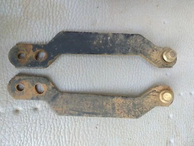 John Deere Rear Deck Lift Draft Hanger Arms M146317 LT160 LT133 LT155 LT180 - Image 1 of 4