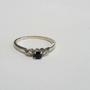 VINTAGE SOLID 14k WHITE GOLD NATURAL SAPPHIRE & DIAMOND ACCENTS RING SIZE 8.5 - Picture 1 of 7