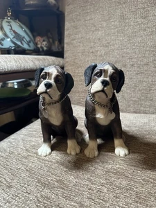 A lovely Pair of The Leonardo Collection Boxer Dogs With original Collars - Picture 1 of 3