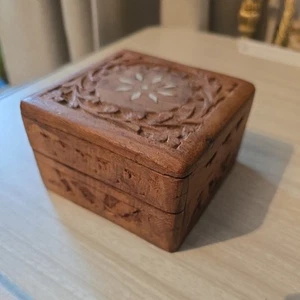 Vintage Hand Carved Wooden Box Inlay Flower Leaves Made In India Hinged Square - Picture 1 of 6