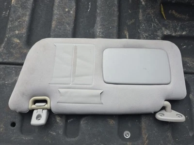 2003 - 2008 斯巴鲁森林人乘客左侧遮阳板灰色原始设备制造商 — 第 1/3 张图片