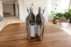 Torah Book Elegant Silvered Polyresin Sephardic For Children Laid With Menorah - Foto 1 di 19