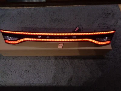 2013-2016 Dodge Dart Rear Trunk Center Tail Light Lamp Panel Deck Lid 68164500AC Foto 1 de 4