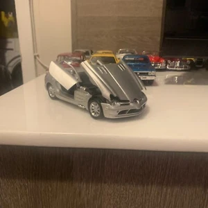 MotorMax Silver 1/24 Mercedes-Benz SLR McLaren - Picture 1 of 2
