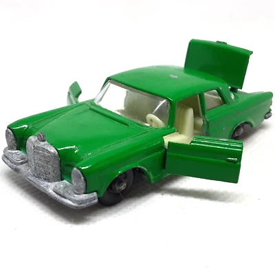 Lesney Matchbox Superfast Mercedes 300SE No.46 1968 Green Made in United Kingdom - Image 1 of 4