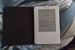 Amazon Kindle (2nd Generation) 2GB, 3G (Unlocked), 6in - White - Picture 1 of 2
