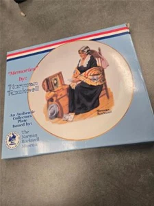 = Norman Rockwell Collectible Plate 6-1/2" D Memories With Original Box - Picture 1 of 4