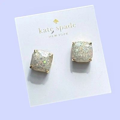 Nuevos aretes Kate Spade ópalo blanco brillo, tono dorado Foto 1 de 4