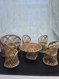 Vintage Miniatur Rattan Korbstühle, Sofa & Tisch 6-teiliges Set für Puppen Neu - Bild 1 von 21
