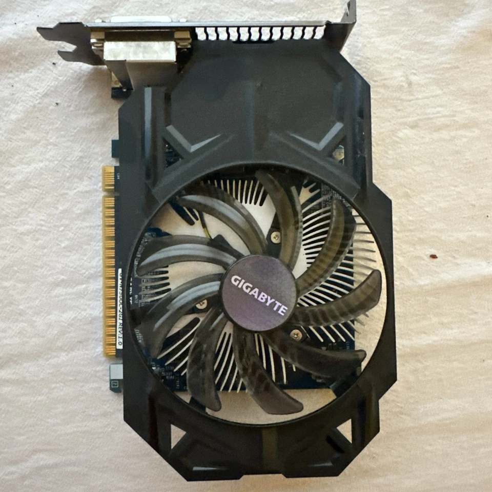 Gigabyte GTX750 GDDR5-2GB 2xDVI-I/DVI-D/2xHDMI OC GV-N750OC-2GI GPU LPV073 - Image 1 of 4