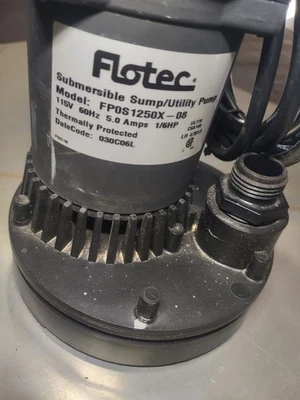 BOMBA UTILITARIA SUMERGIBLE FLOTEC FP0S1250X 20 GPM 1/6 HP Foto 1 de 3