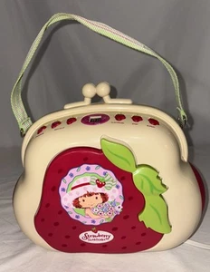Strawberry Shortcake Pocketbook CD Player Boombox AM/FM Radio 2004 Works Vintage - Picture 1 of 8