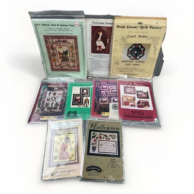 Lot of 9 Quilt Patterns : Christmas & Halloween - Tree Skirt / Samplers Appliqué - Image 1 of 4