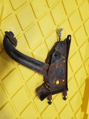 Pedal de freno de estacionamiento de emergencia para camioneta Ford 67-72 1967-1972 OEM F100 F250 F350 Foto 1 de 3