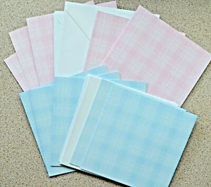5 Einzelfaltkartenrohlinge in rosa oder blau Karomuster 144 mm quadratisch & weiß Umschlag - Bild 1 von 3