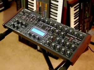 MUST SEE!!! ACCESS VIRUS TI DESKTOP RARE SUPER-SYNTHESIZER IN AMAZING CONDITION! - Picture 1 of 16