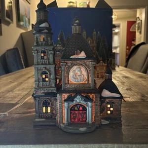 Villaggio di Natale Vintage Heartland Valley Deluxe Porcellana Illuminata Chiesa Casa - Foto 1 di 4