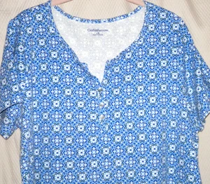 Croft & Barrow Short Sleeve V-Neck Cotton Top Sz 1X Blue/Navy/White Medallion - Picture 1 of 10