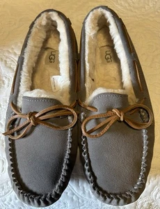 UGG Dakota Pewter Moccassin Slipper Women's size 9 Gray - Picture 1 of 8