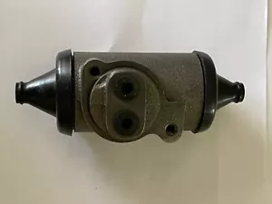 Drum Brake Wheel Cylinder Rear Upper or Lower fit Chevy C60 Ford C600 F-700 GMC - Picture 1 of 6