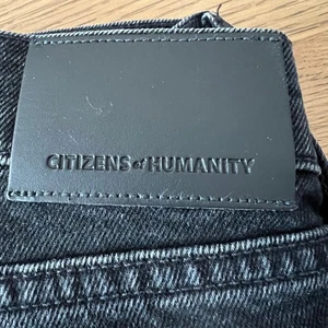 Pantalones de mezclilla Citizens of Humanity para mujer de tiro bajo ajustados negros tormentosos talla 30  - Imagen 1 de 8