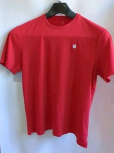 T-Shirt APPLE Ufficiale MAC Computer Store Dipendente ROSSO Tech Staff Taglia MEDIA - Foto 1 di 8
