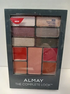 Almay The Complete Look 300 Medium/Deep: Shadow 0,04 once blush,13 once labbro - Foto 1 di 2