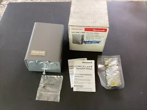 NEW Honeywell Tradeline L8148E1265 Aquastat Relay w/ Venter Damper 120VAC - USA - Picture 1 of 6